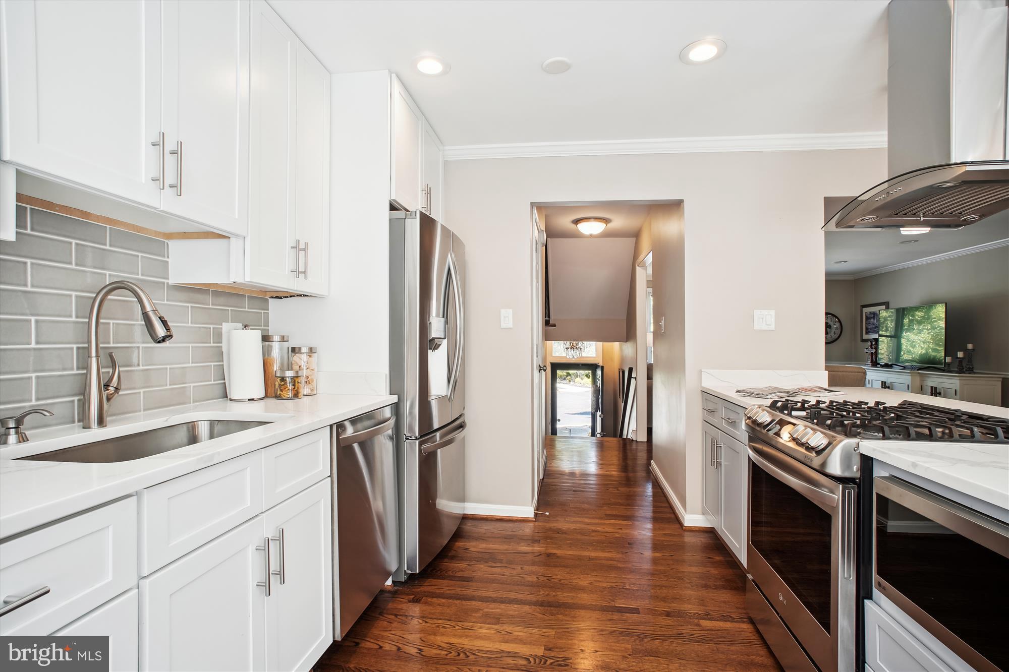 6301 GOLF COURSE SQUARE