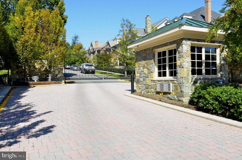 1496 TEAGUE DRIVE