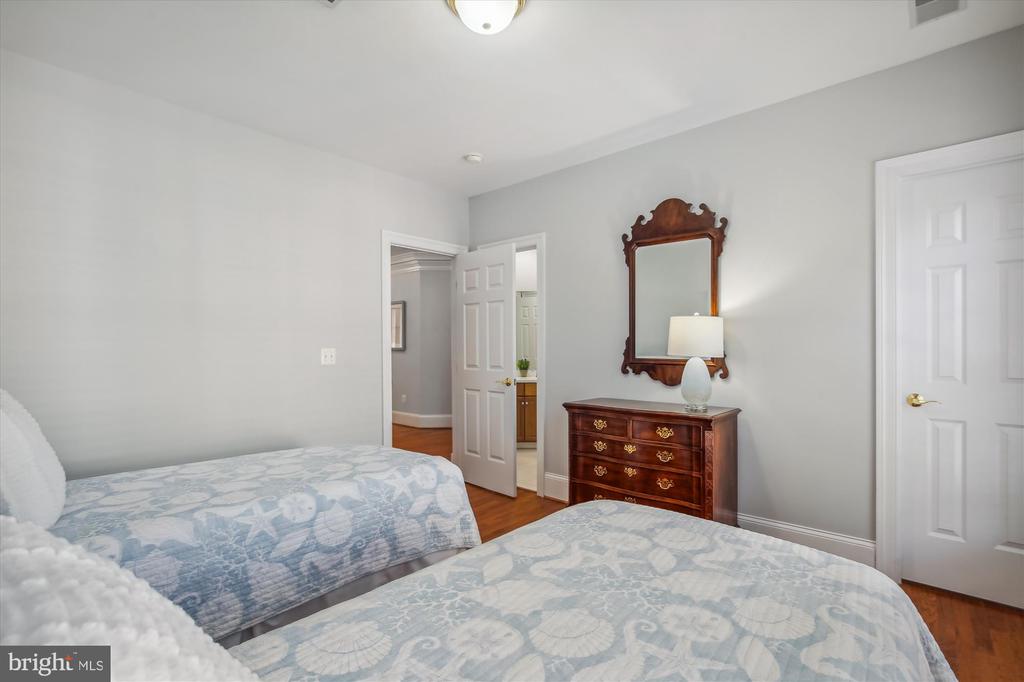 1496 TEAGUE DRIVE