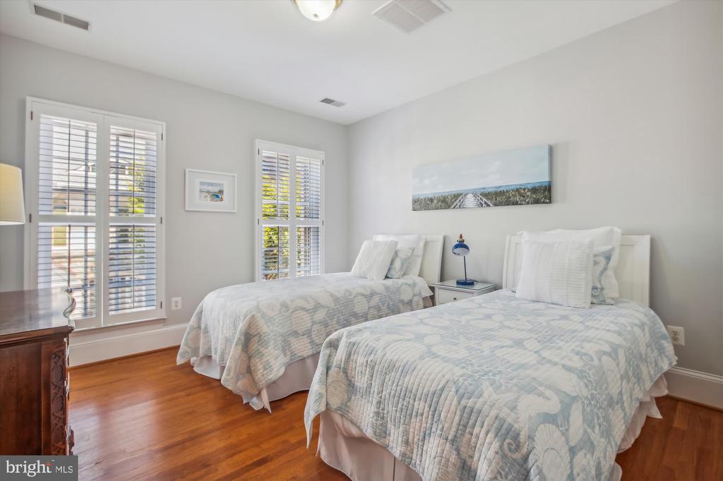 1496 TEAGUE DRIVE