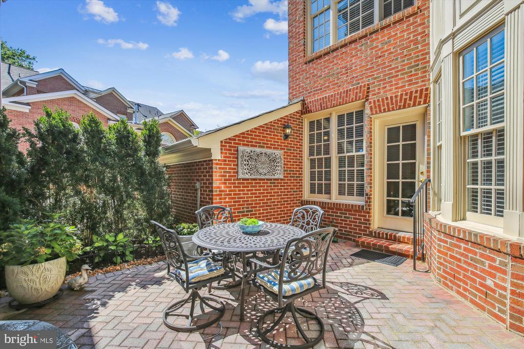 1496 TEAGUE DRIVE