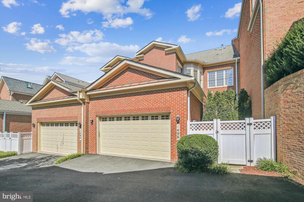 1496 TEAGUE DRIVE
