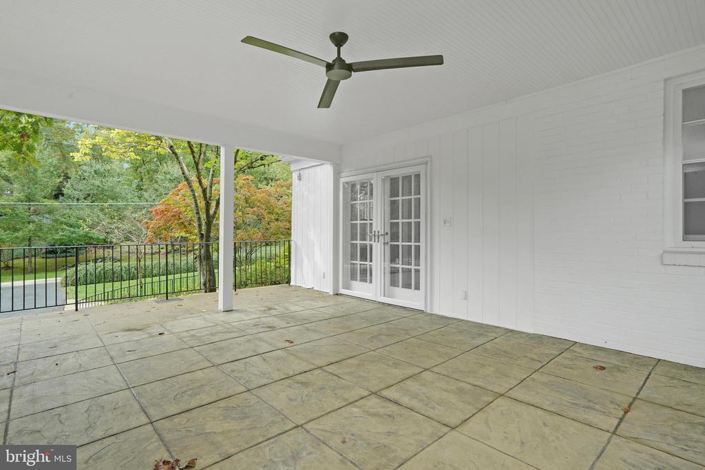 1600 HOLLINDALE DRIVE