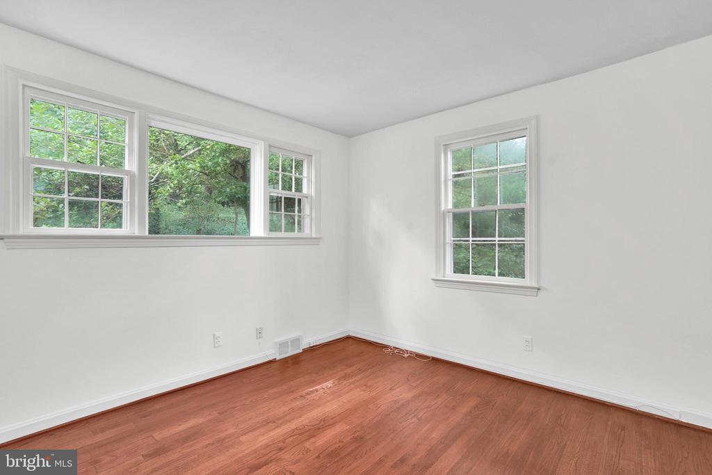 1600 HOLLINDALE DRIVE
