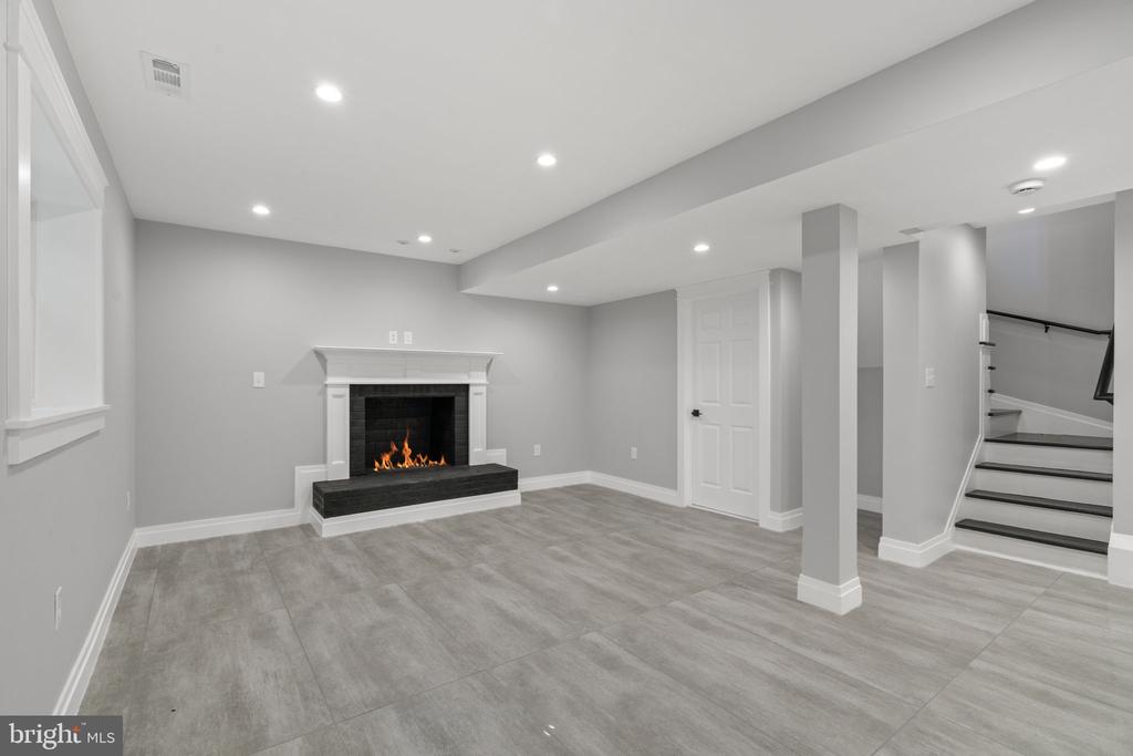 9516 FERRY HARBOUR COURT