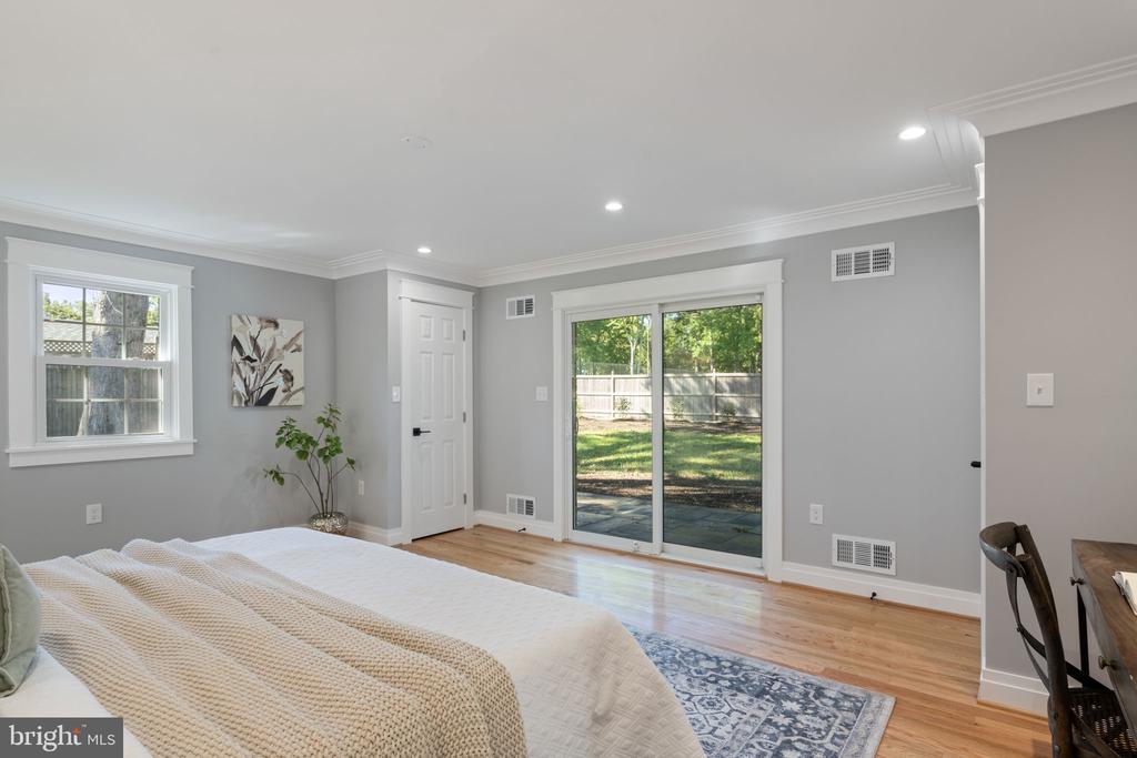 9516 FERRY HARBOUR COURT
