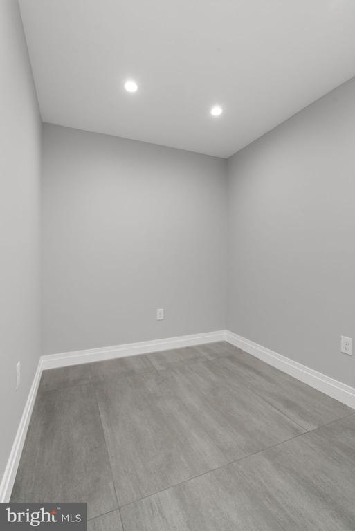 9516 FERRY HARBOUR COURT