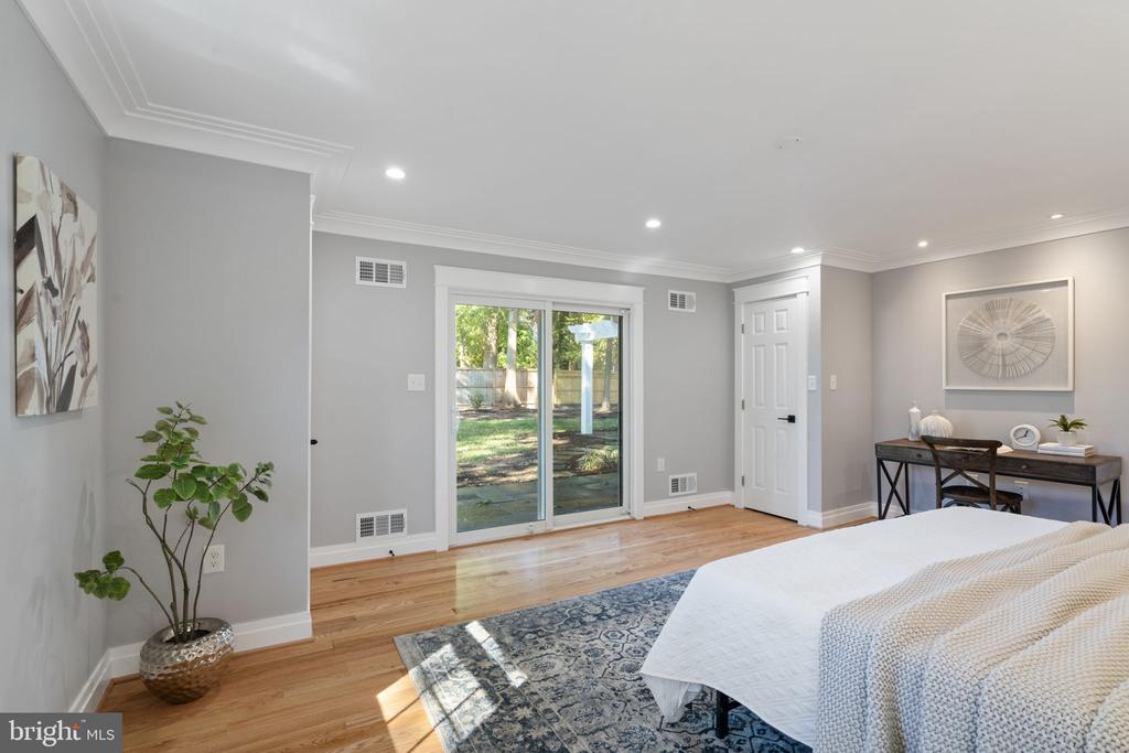 9516 FERRY HARBOUR COURT