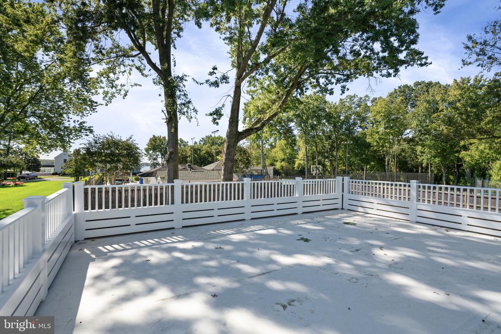 9516 FERRY HARBOUR COURT