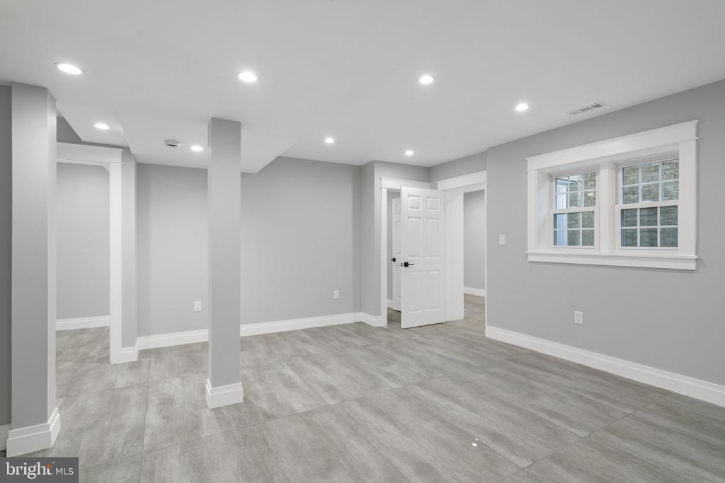9516 FERRY HARBOUR COURT