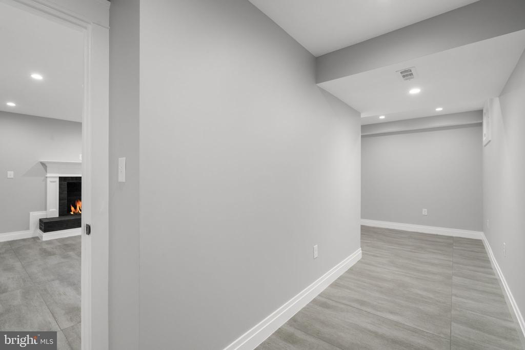 9516 FERRY HARBOUR COURT