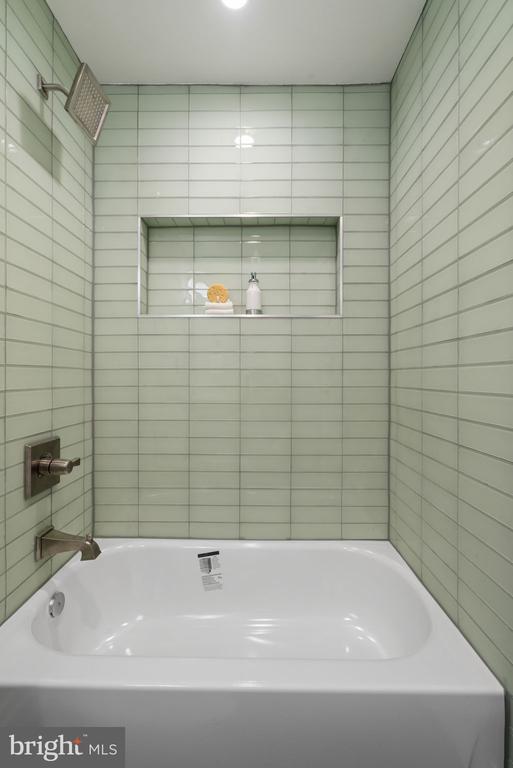 9516 FERRY HARBOUR COURT