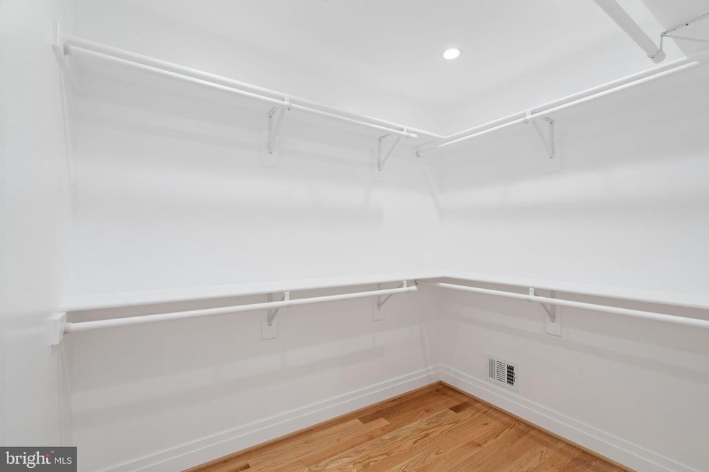 9516 FERRY HARBOUR COURT