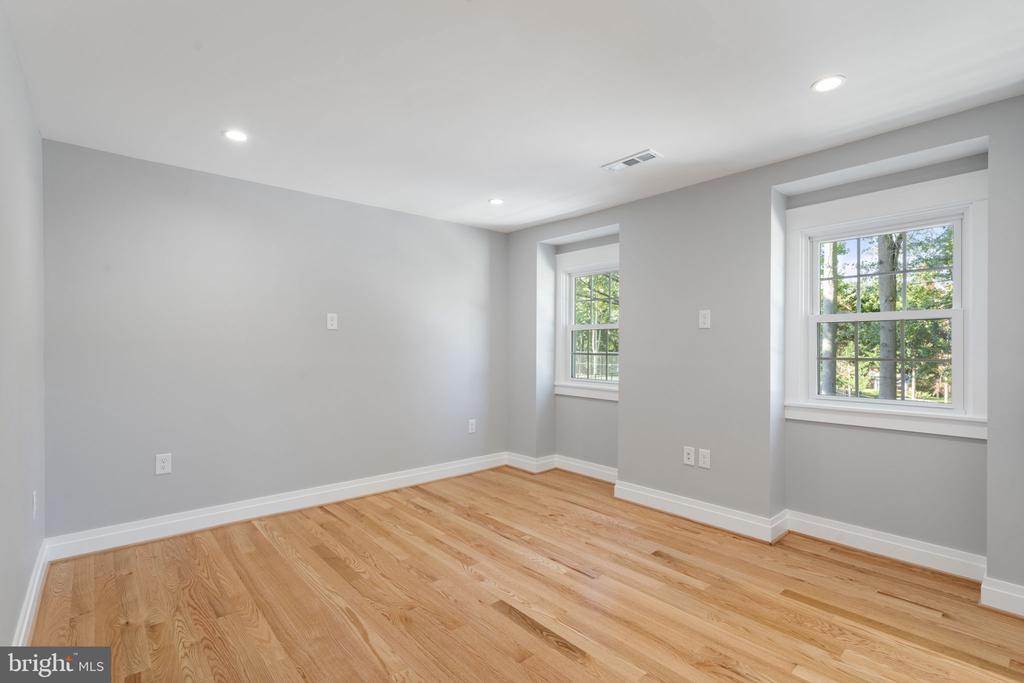 9516 FERRY HARBOUR COURT