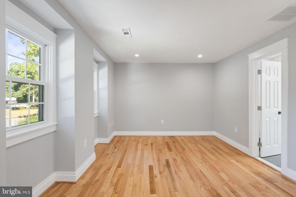 9516 FERRY HARBOUR COURT
