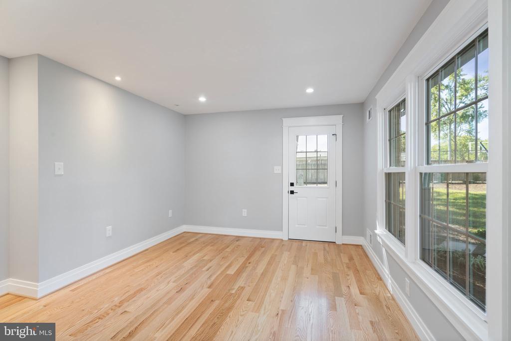 9516 FERRY HARBOUR COURT