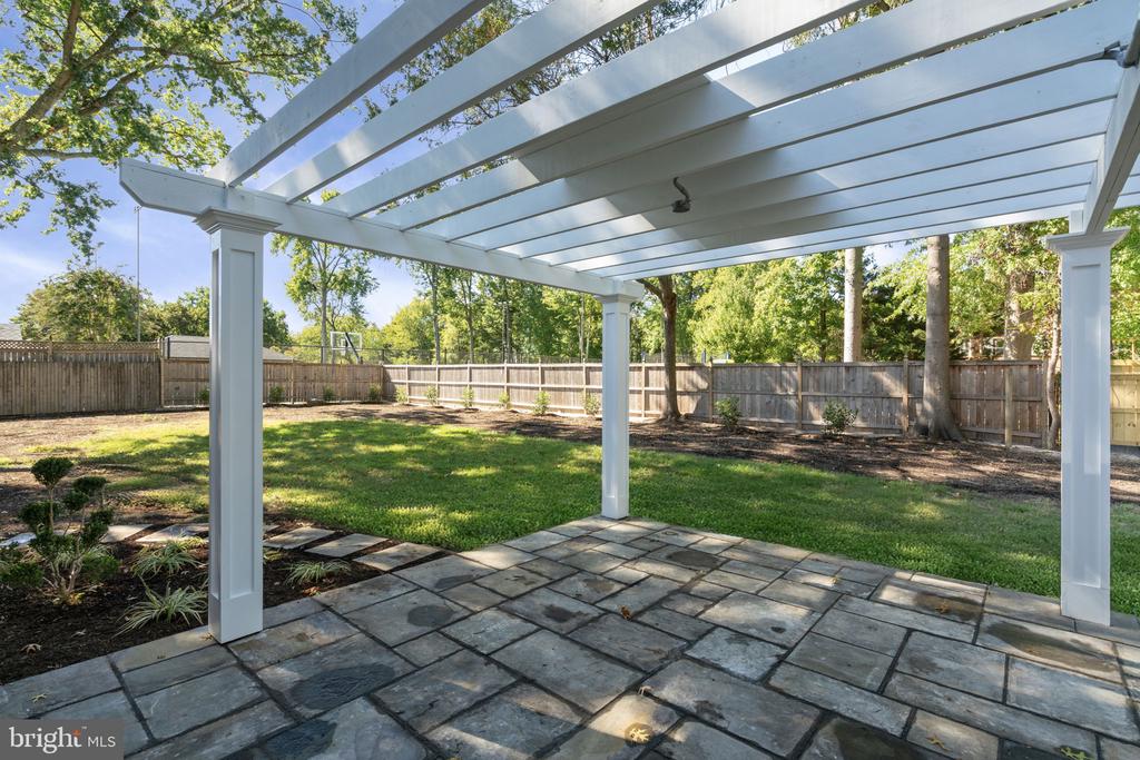 9516 FERRY HARBOUR COURT