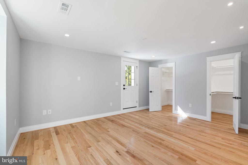 9516 FERRY HARBOUR COURT