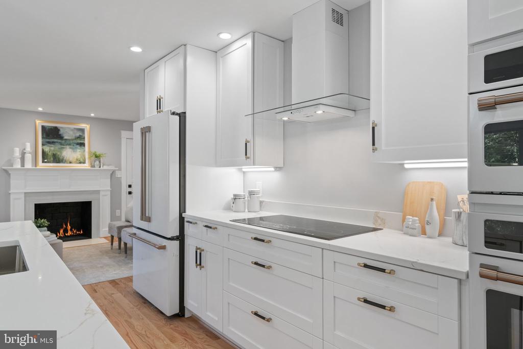 9516 FERRY HARBOUR COURT