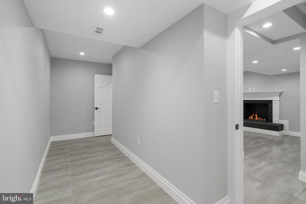 9516 FERRY HARBOUR COURT