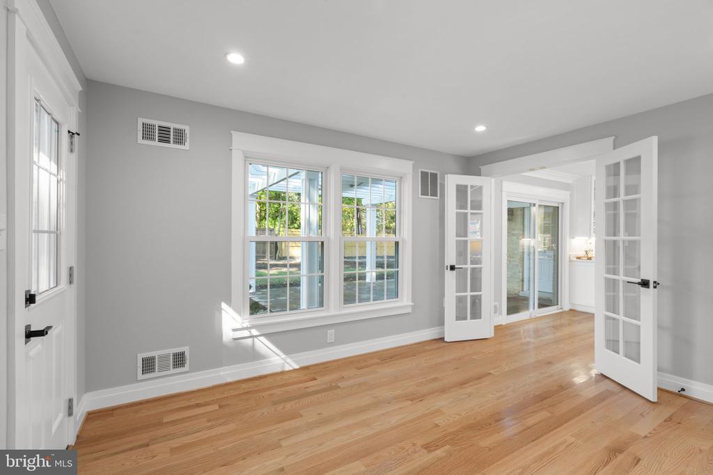 9516 FERRY HARBOUR COURT