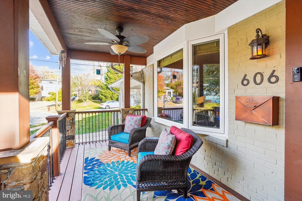 606 SW TRUMAN CIRCLE SW