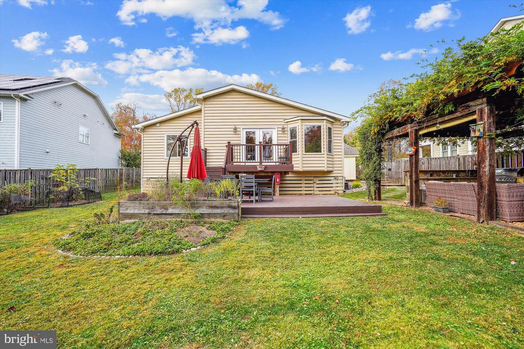606 SW TRUMAN CIRCLE SW