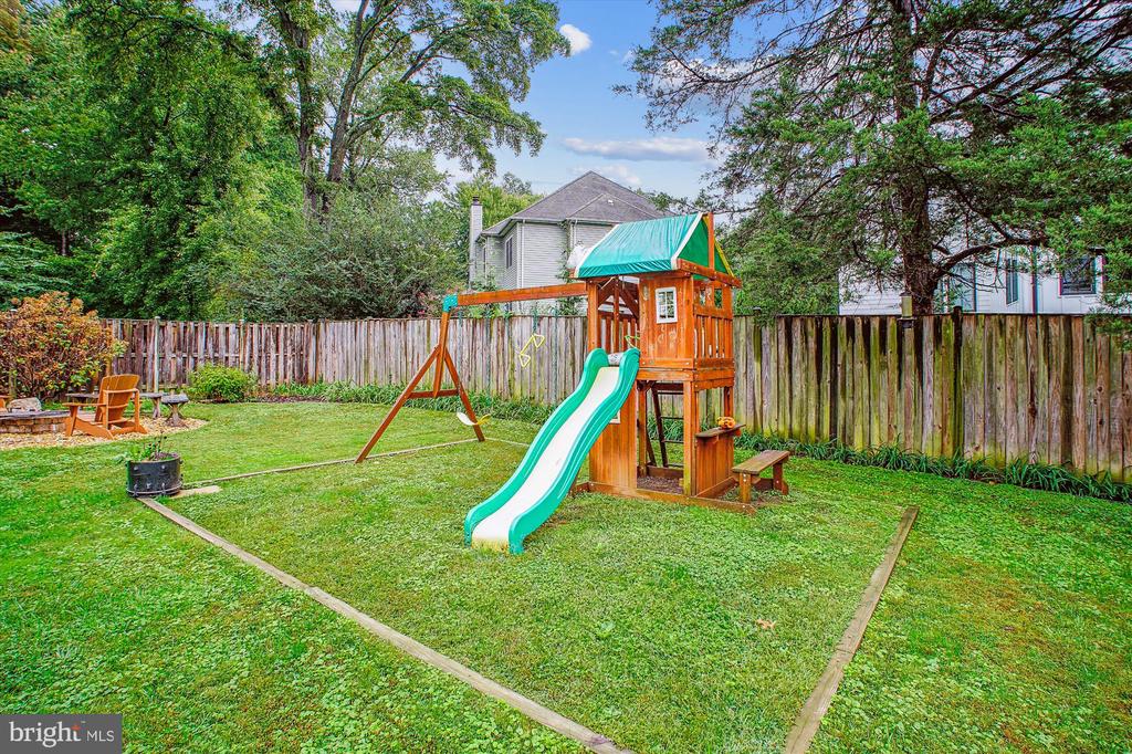 606 SW TRUMAN CIRCLE SW