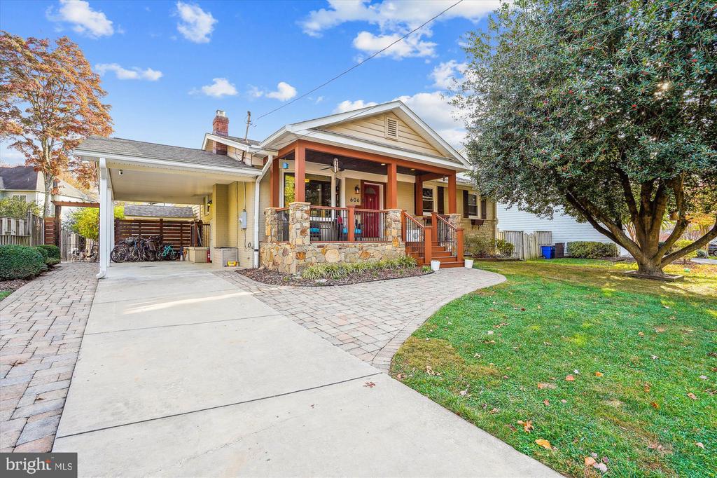 606 SW TRUMAN CIRCLE SW