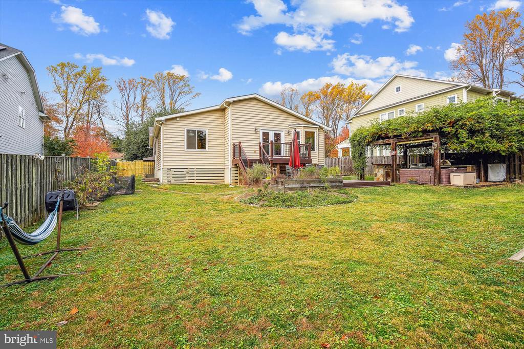 606 SW TRUMAN CIRCLE SW