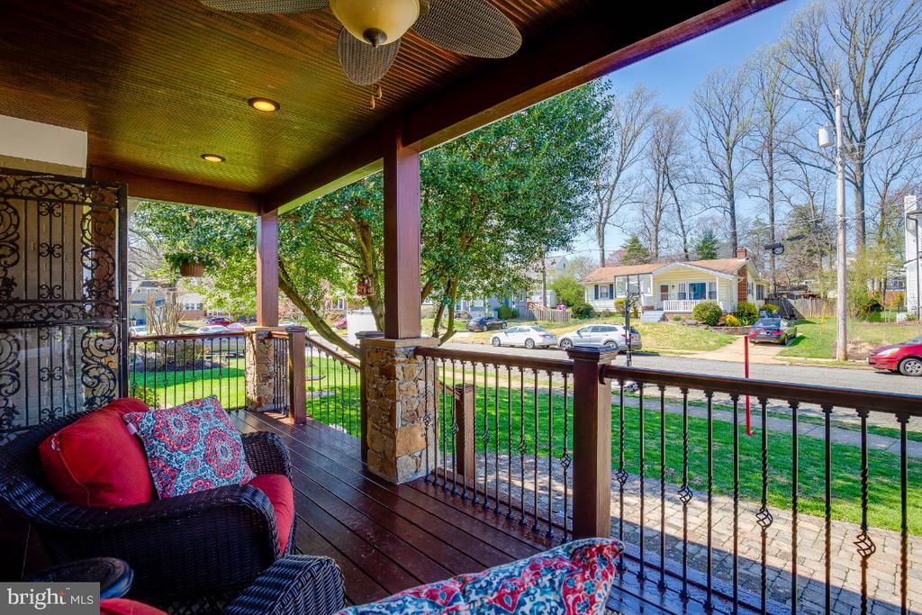 606 SW TRUMAN CIRCLE SW