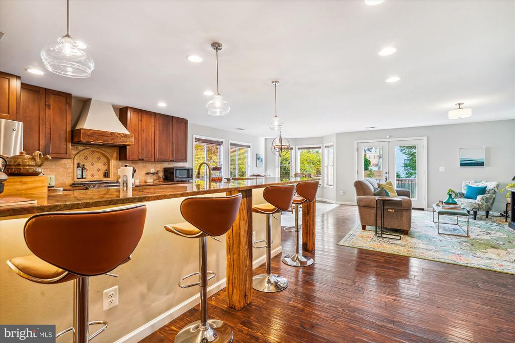 606 SW TRUMAN CIRCLE SW