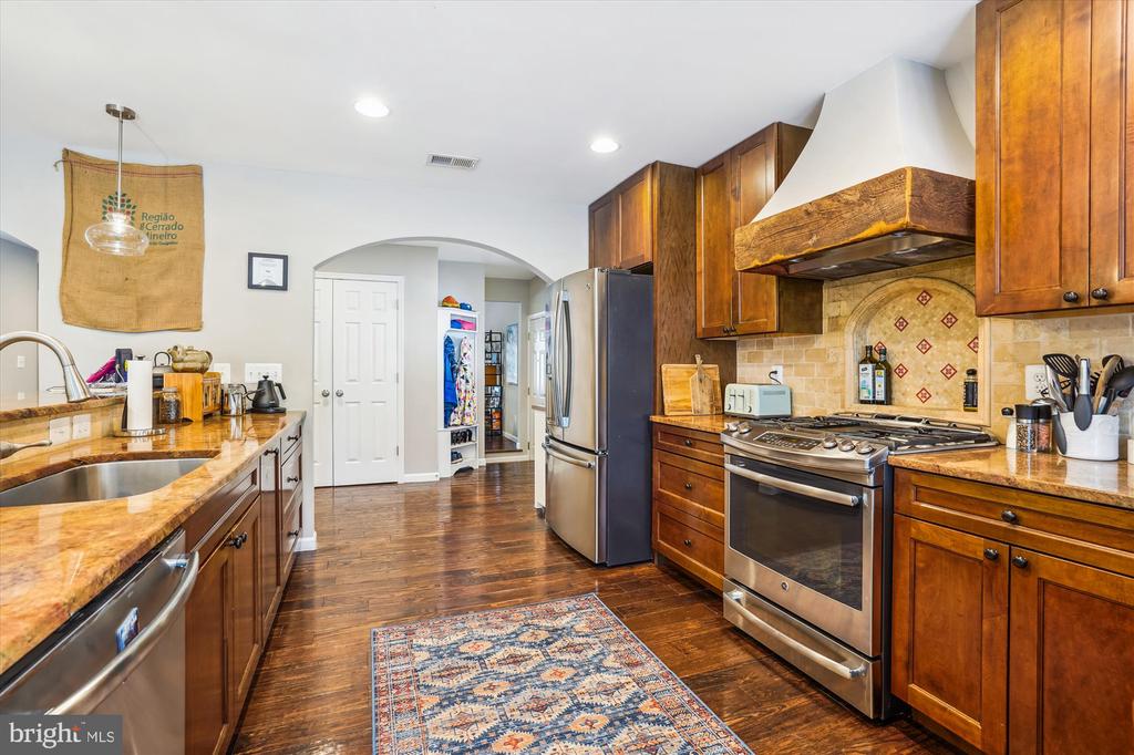 606 SW TRUMAN CIRCLE SW
