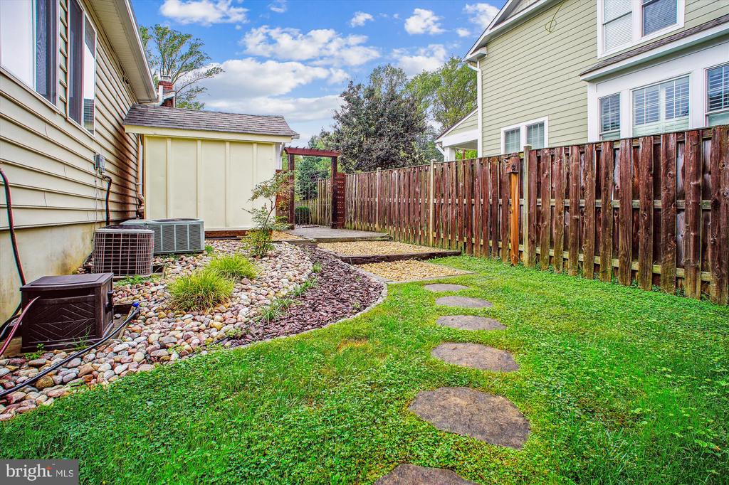 606 SW TRUMAN CIRCLE SW