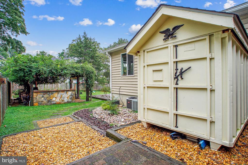 606 SW TRUMAN CIRCLE SW