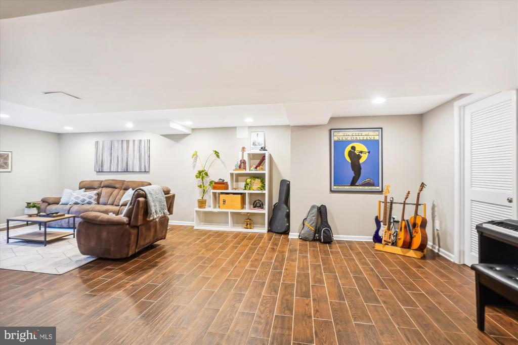 606 SW TRUMAN CIRCLE SW