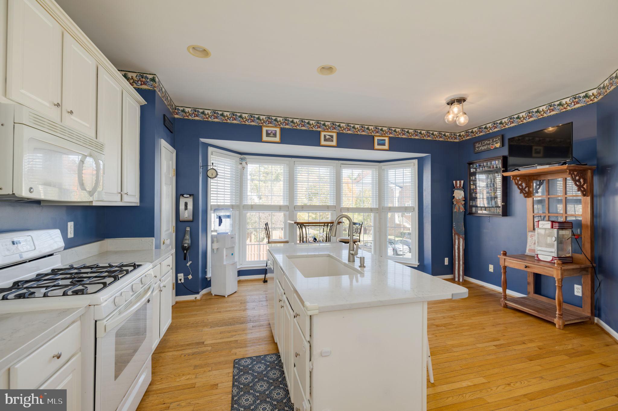 6184 MANCHESTER PARK CIRCLE