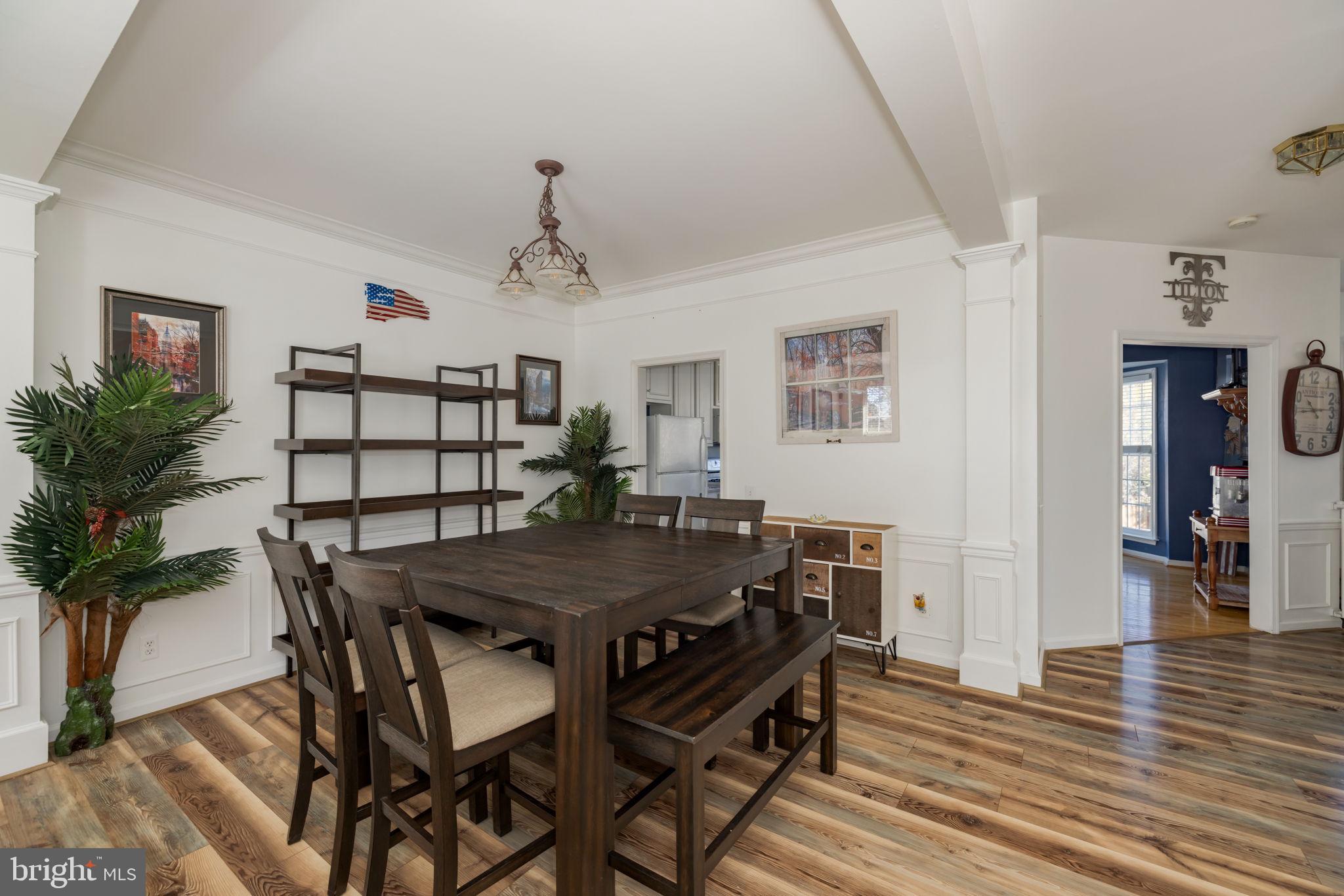 6184 MANCHESTER PARK CIRCLE