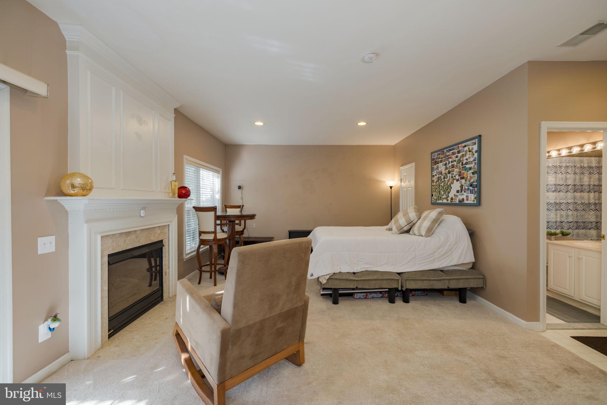 6184 MANCHESTER PARK CIRCLE