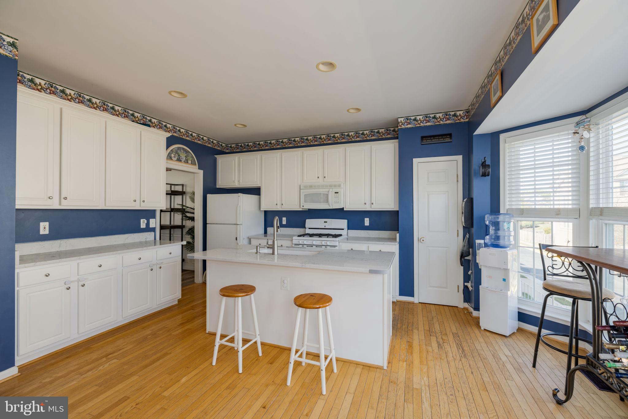 6184 MANCHESTER PARK CIRCLE