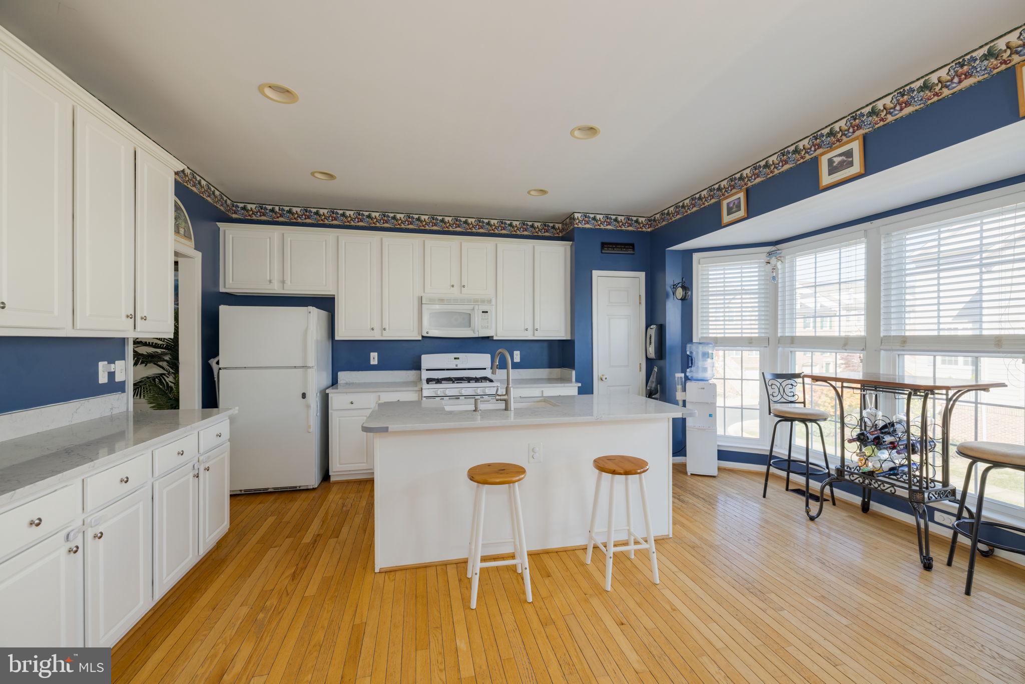 6184 MANCHESTER PARK CIRCLE