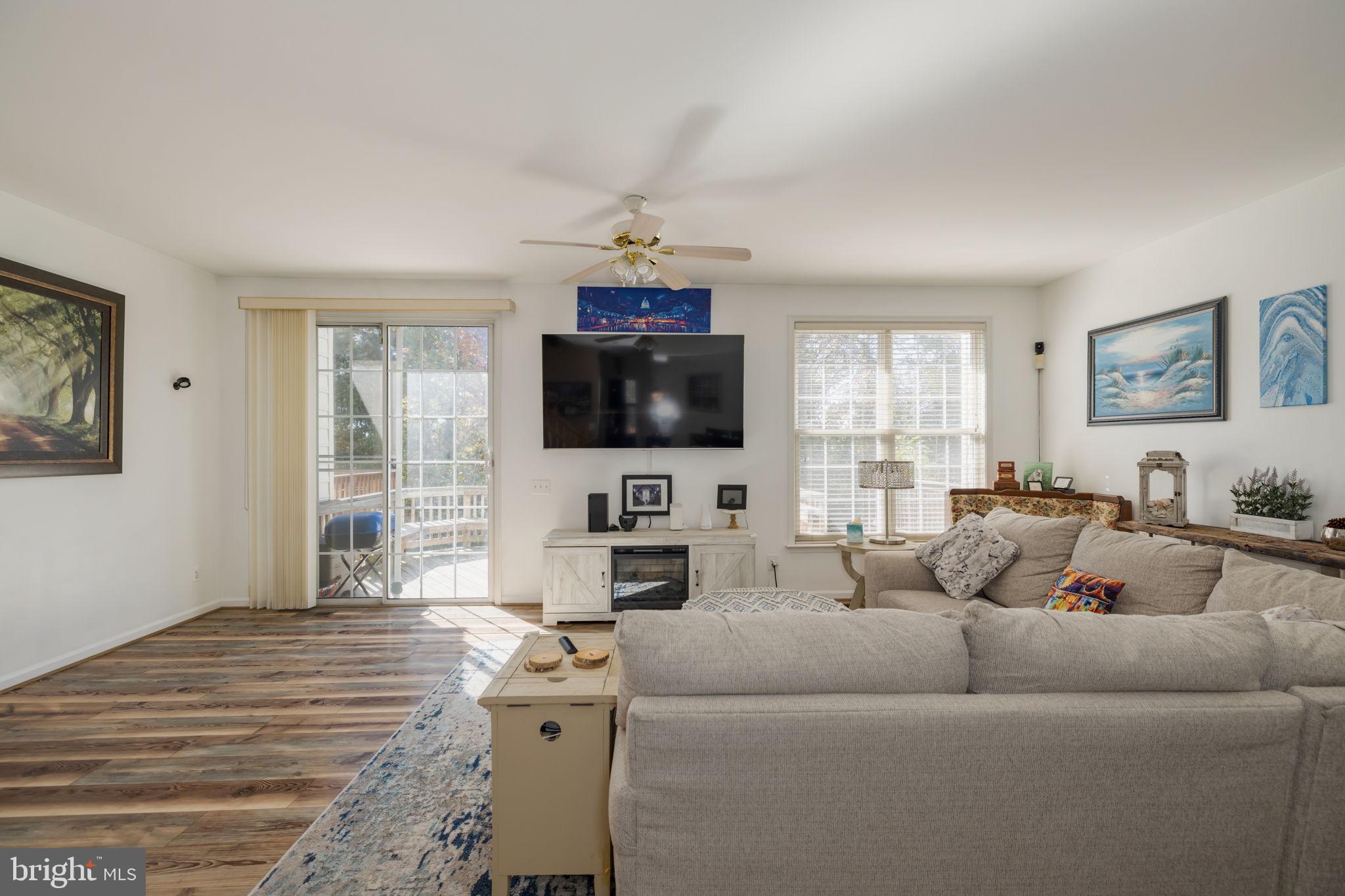 6184 MANCHESTER PARK CIRCLE