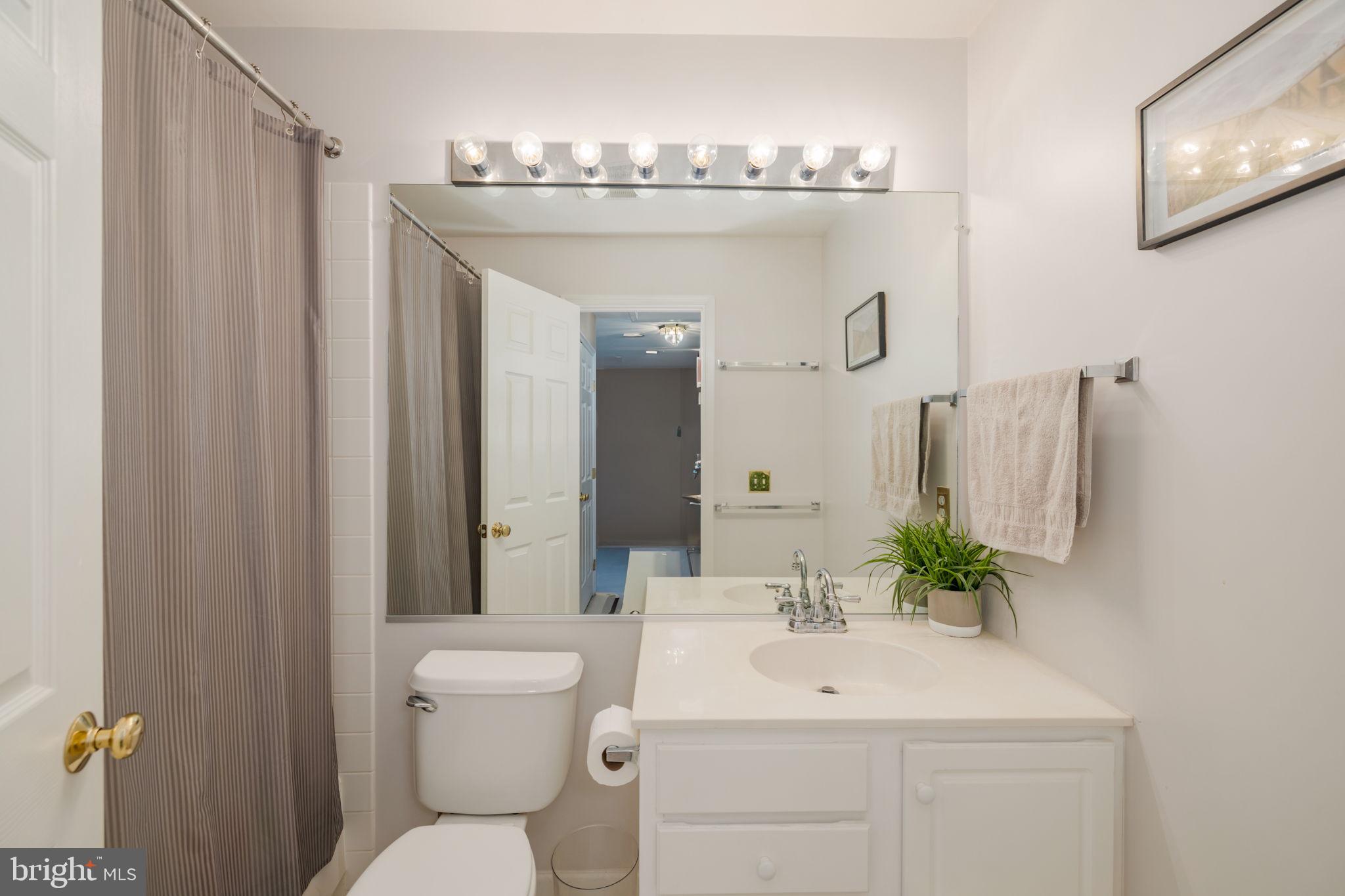 6184 MANCHESTER PARK CIRCLE