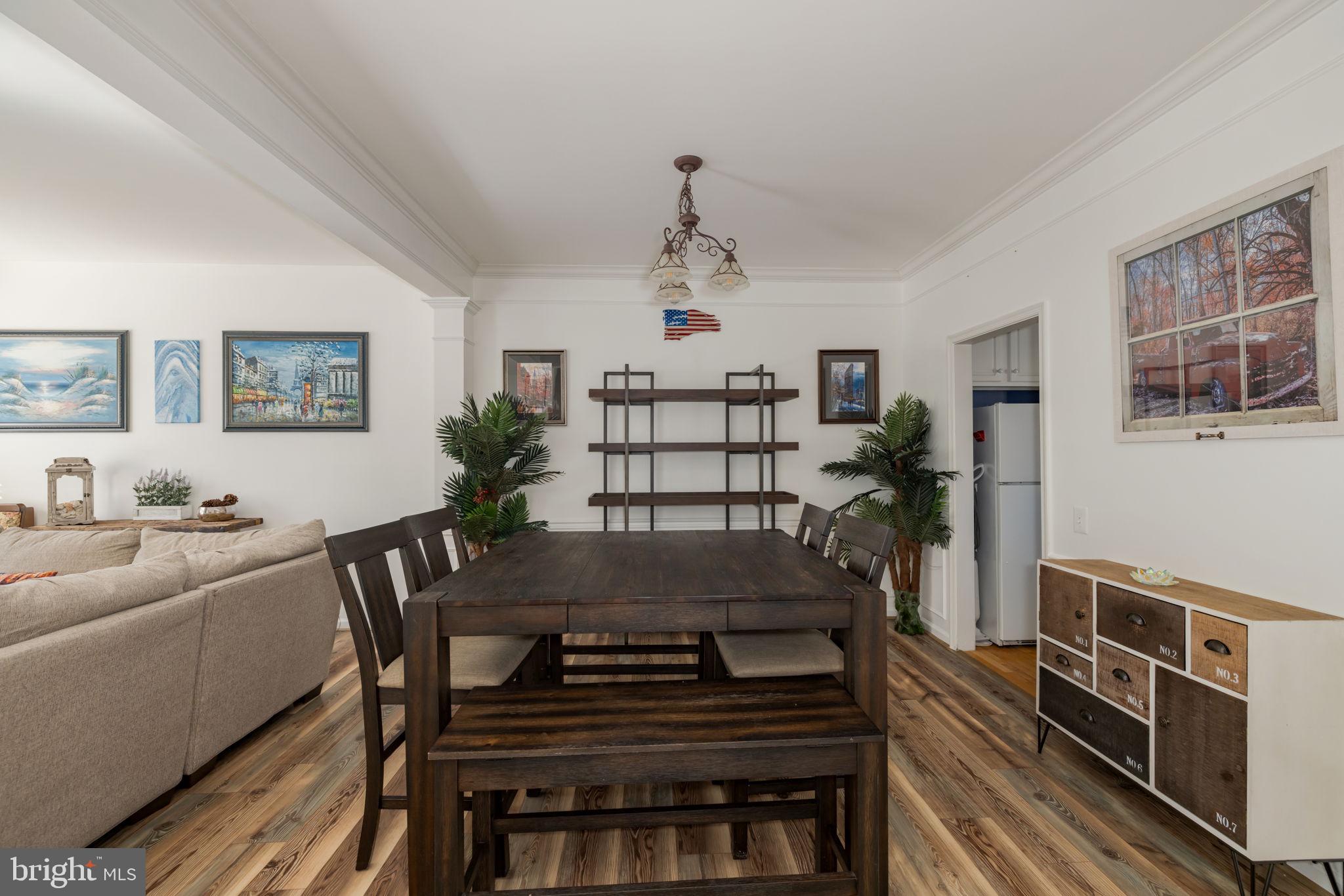 6184 MANCHESTER PARK CIRCLE