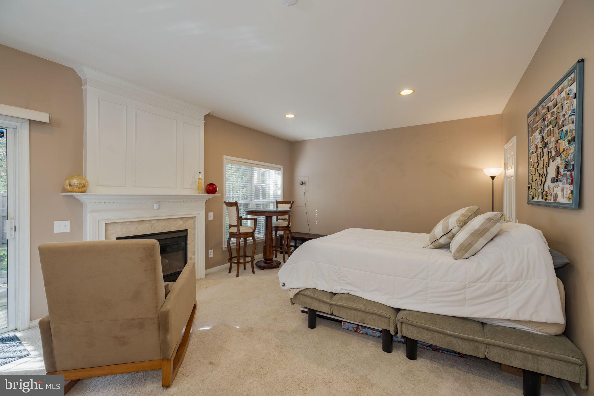 6184 MANCHESTER PARK CIRCLE