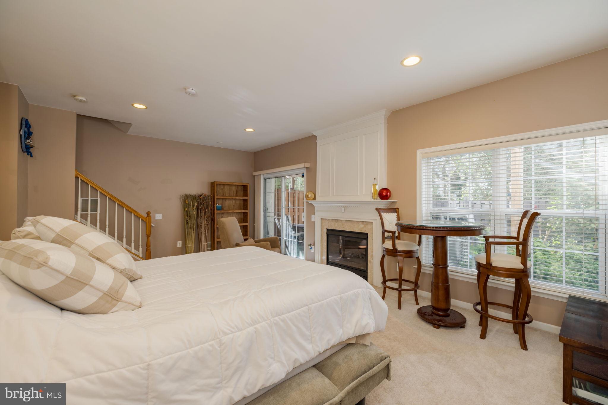 6184 MANCHESTER PARK CIRCLE