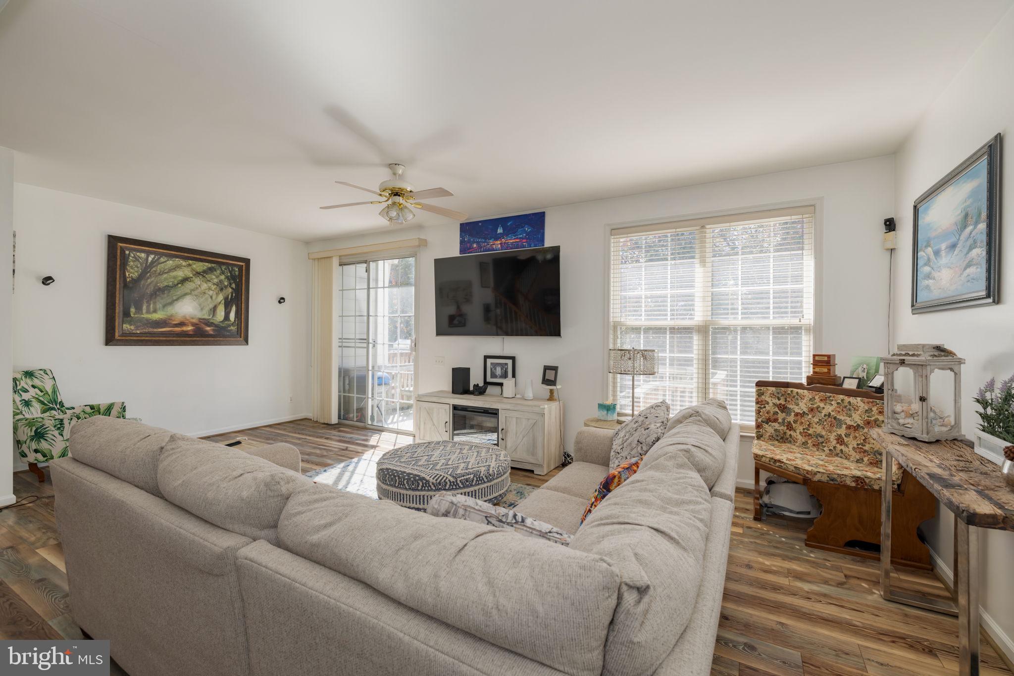 6184 MANCHESTER PARK CIRCLE