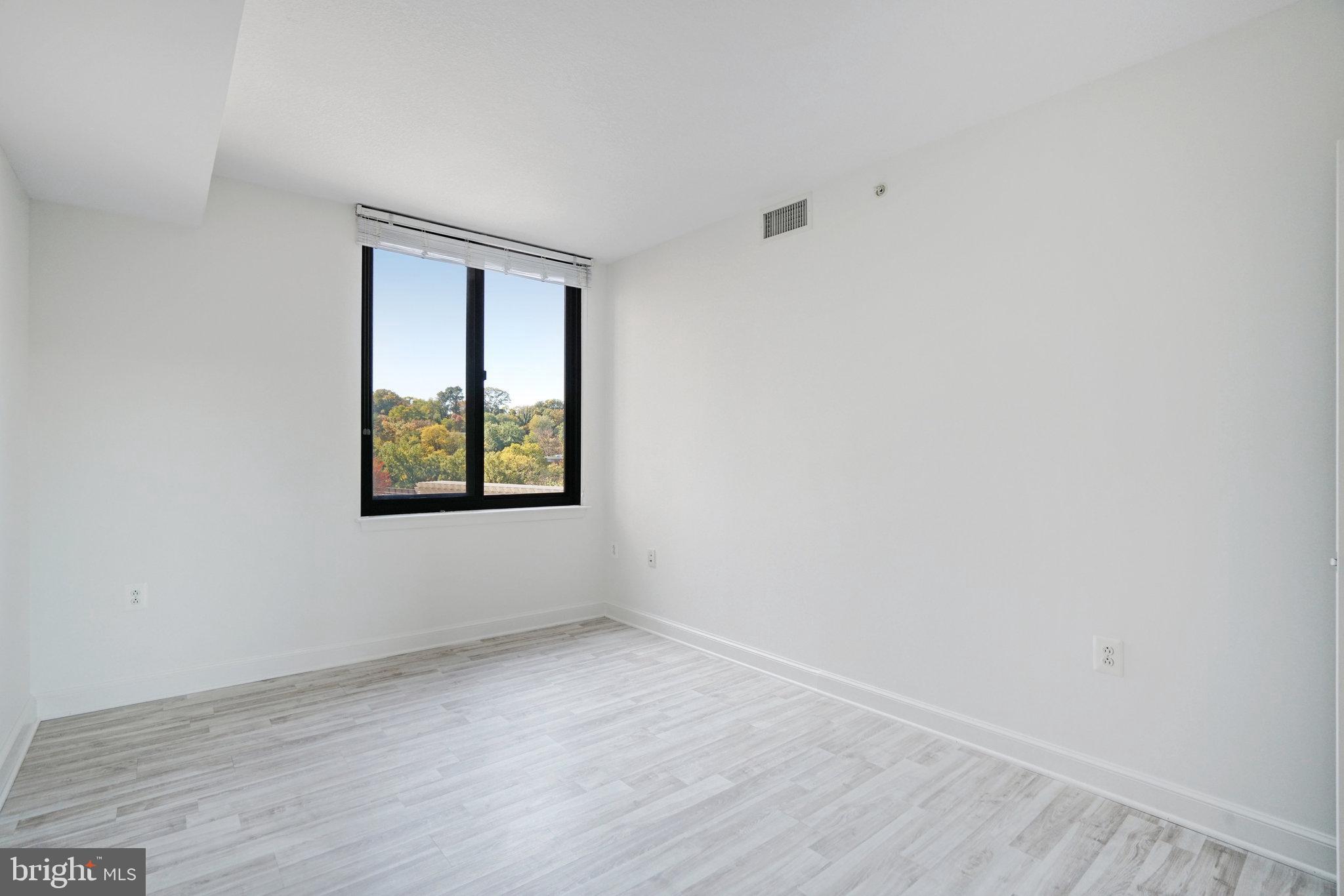 2451 MIDTOWN AVENUE 927