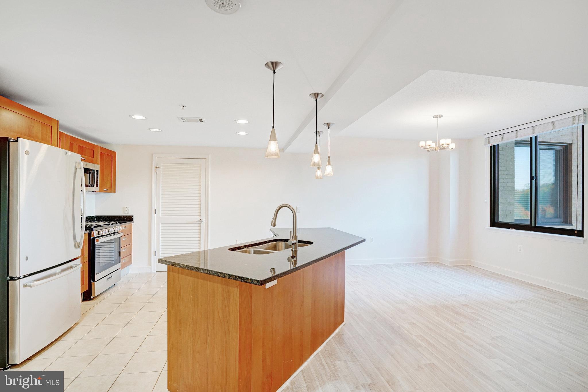 2451 MIDTOWN AVENUE 927