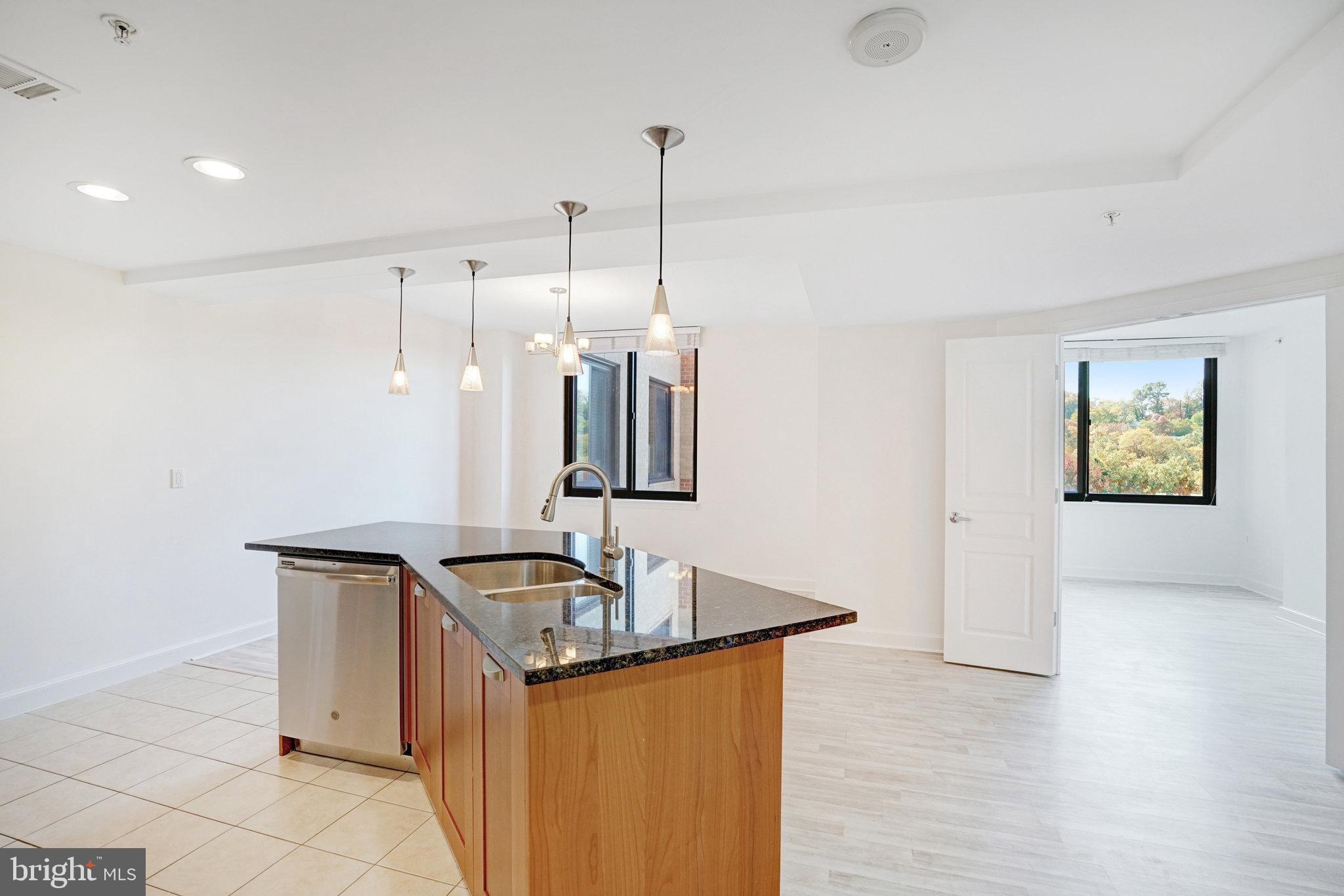 2451 MIDTOWN AVENUE 927